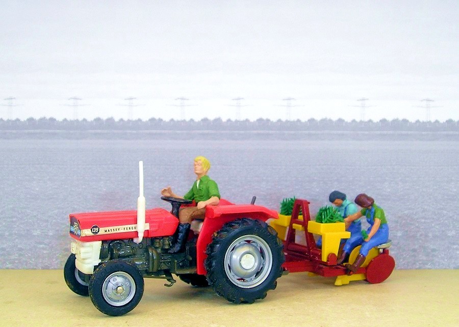 MF 135 von Britains