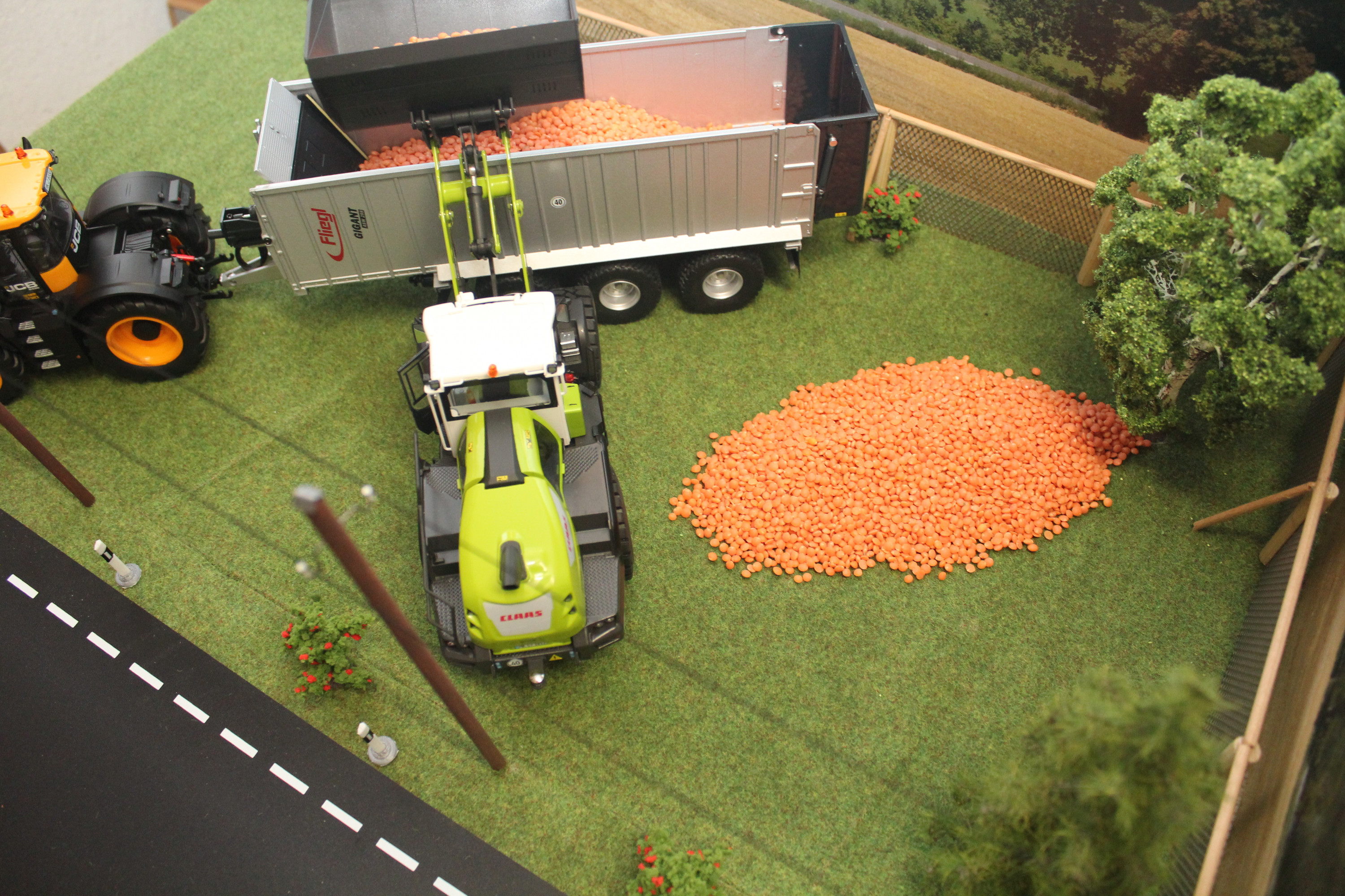 CLAAS Torino beim Beladen