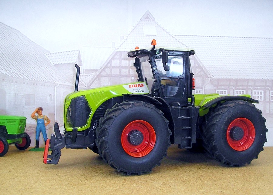 Claas Xerion 5000 von Siku