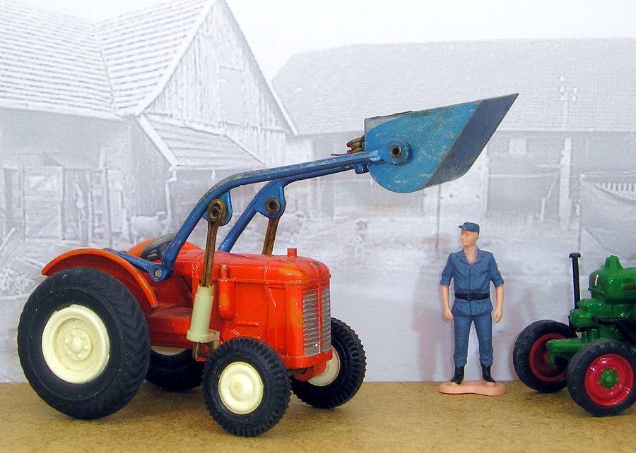 Fiat Traktor mit Frontlader von GAMA