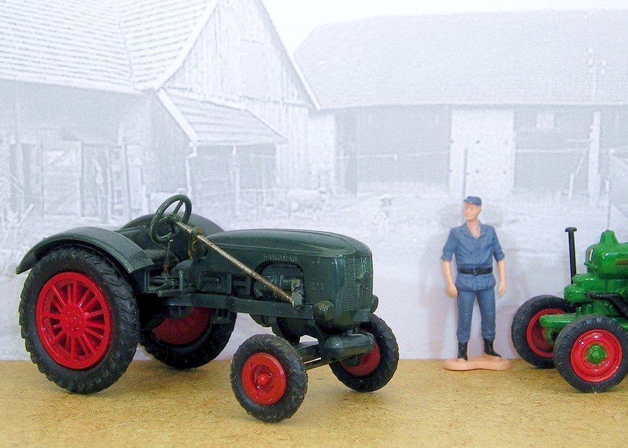 Hanomag R24 von Techno-Plastic