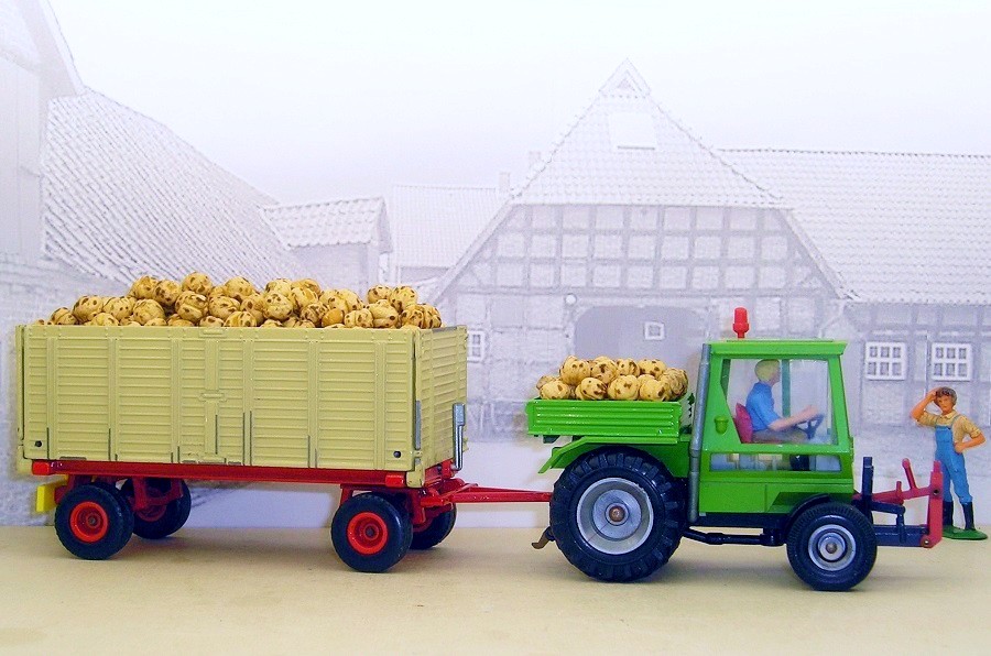 Deutz Intrac 2003 von Hausser mit Rübenanhänger von Siku
