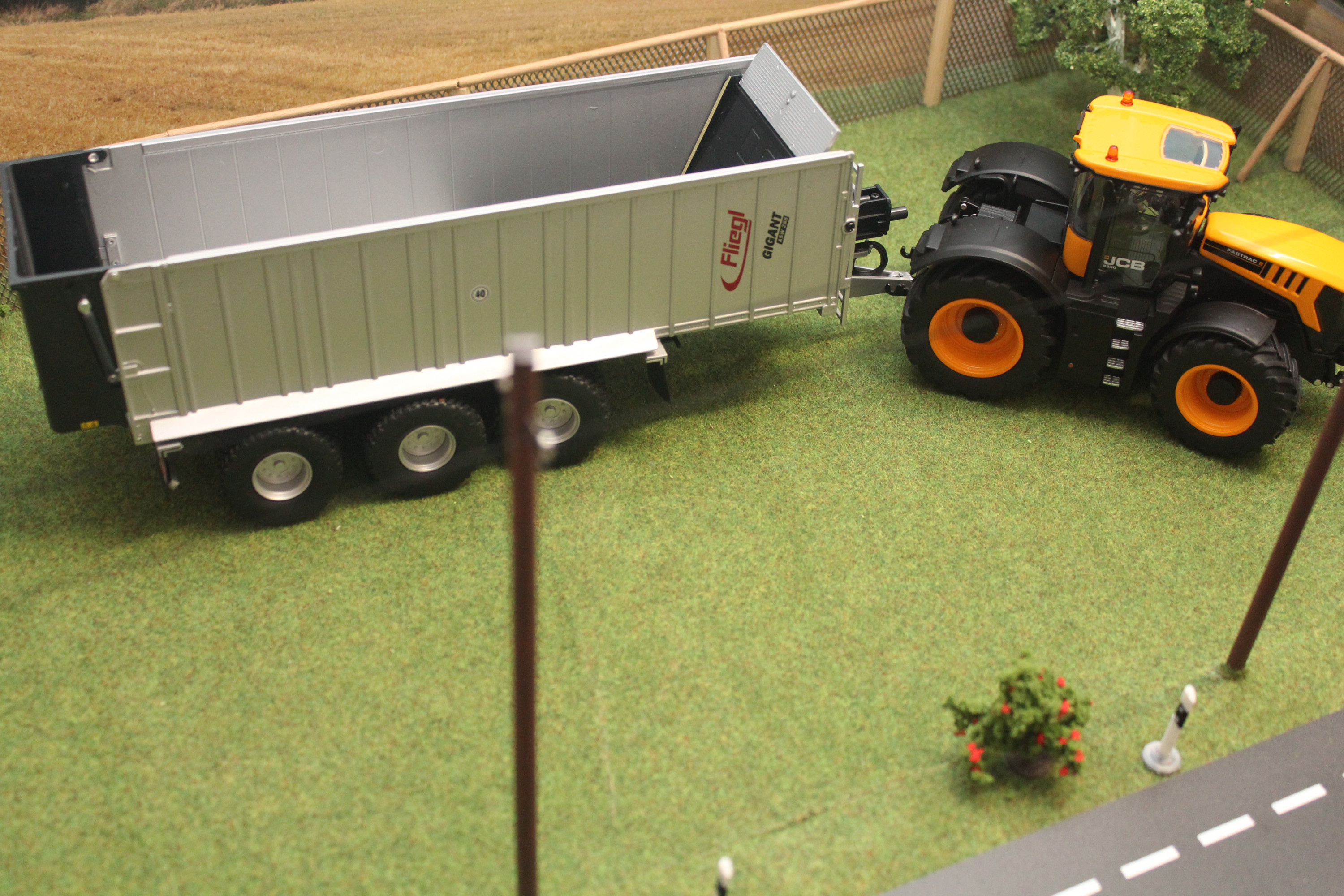 JCB+FLIEGL 006