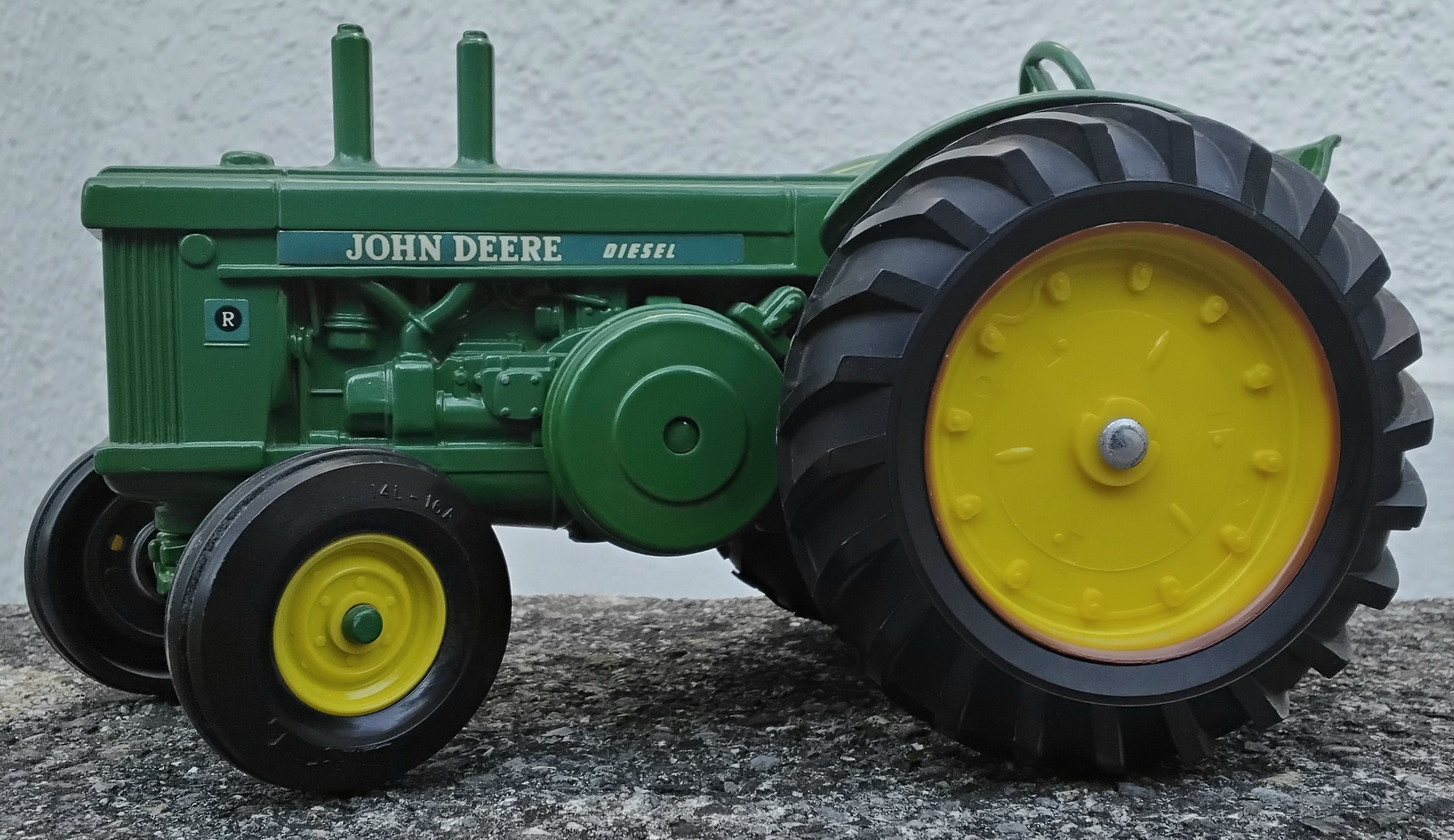 John Deere R