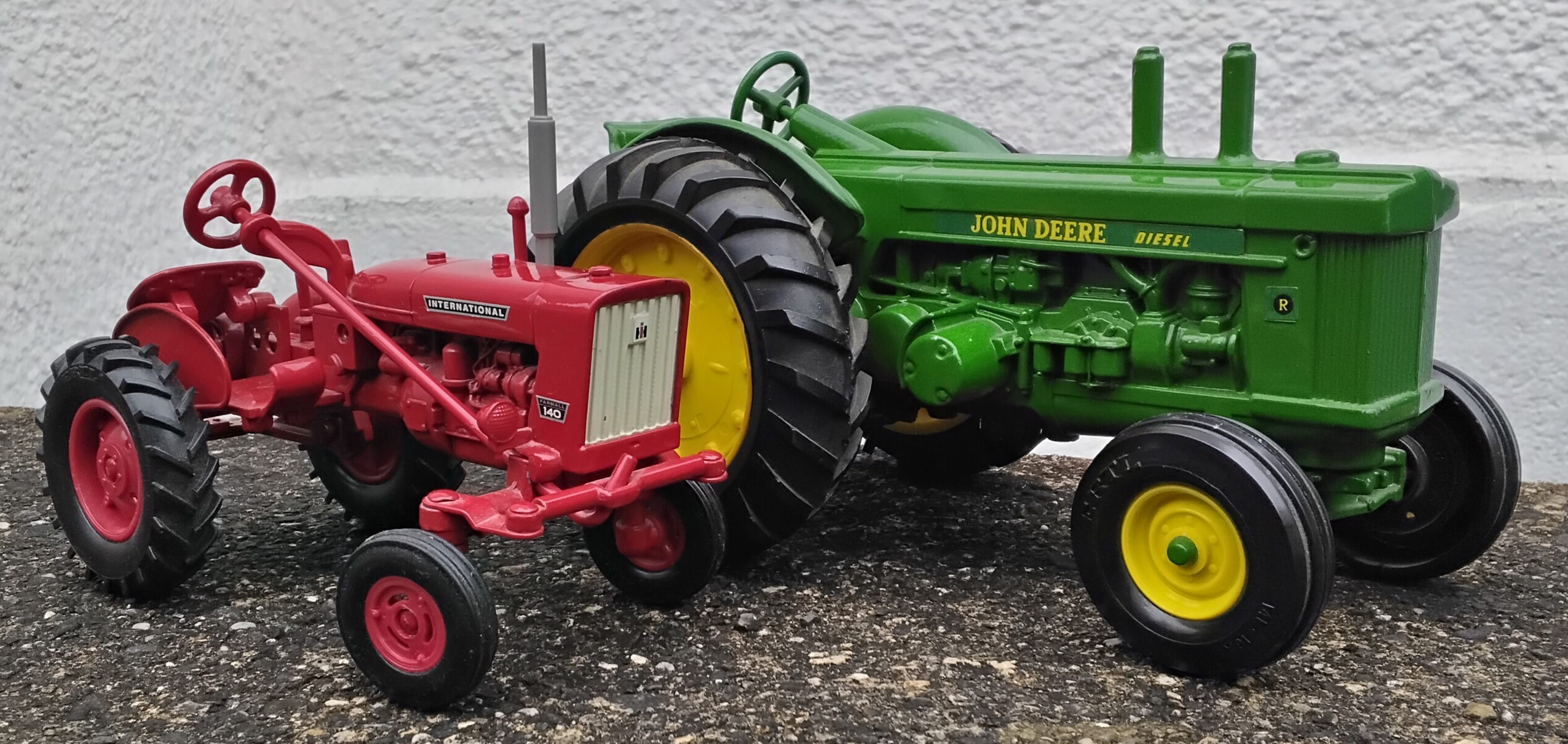 IH Farmall 140 & John Deere R