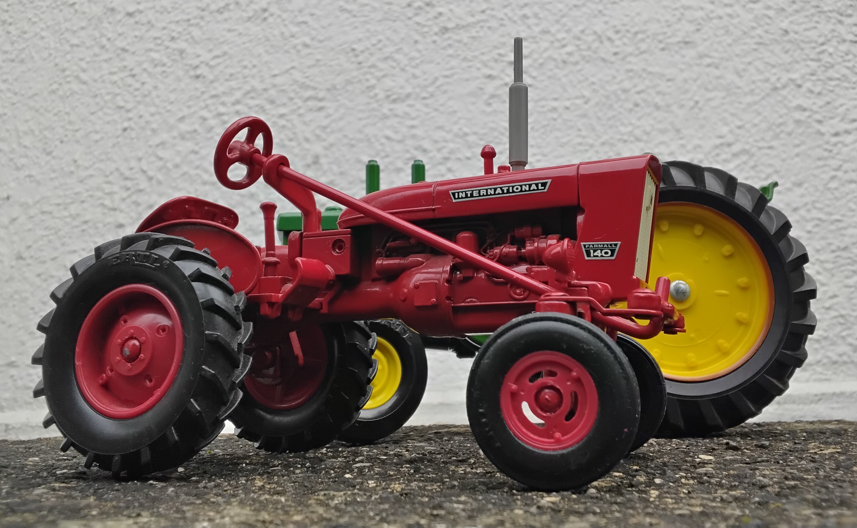 IH Farmall 140 & John Deere R