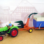Deutz D6206 von Hausser mit Häckselzug von Britains