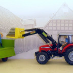 Massey-Ferguson 4270 mit Stoll Frontlader von Siku II
