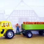 Massey-Ferguson MF 135 von Britains mit Fliegl Kippanhänger von Tim Toys