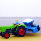 Deutz D6206 von Hausser mit Sämaschine von Siku III