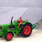Deutz D9005 von Siku mit 3-Schar Volldrehpflug von Britains I