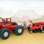 MF 1505 von Britains mit Kverneland MSC Accord von Siku