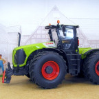 Claas Xerion 5000 von Siku