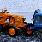 Renault D22 und Fordson Power Major von Universal Hobbies