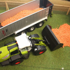 CLAAS Torino beim Beladen