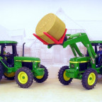 John Deere 3350 mit Frontlader von Ertl