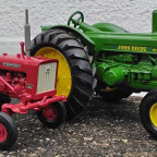 IH Farmall 140 & John Deere R