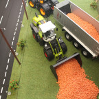 CLAAS Torino beim Beladen