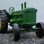 John Deere R