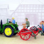 Lanz Bulldog D2416 mit Gabelheuwender von Siku