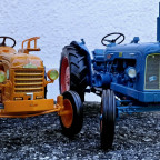Fordson Power Major & Renault D22 in 1:16
