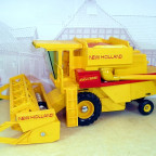 New Holland TR 85 von Britains
