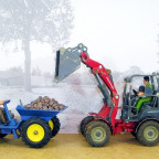 Weidemann 1770 CX50 Hoftrac mit Fahrerschutzdach mit Rückhaltesystem von Siku
